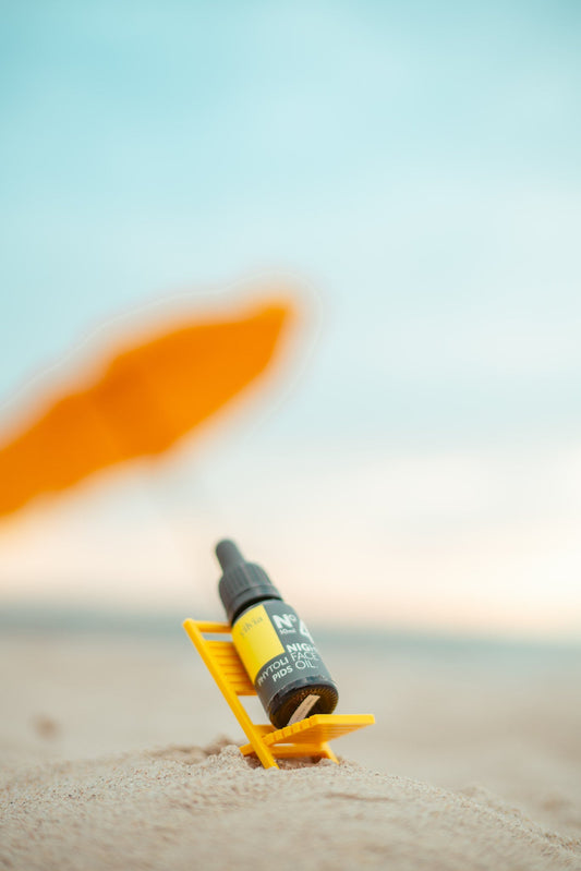 Wenn du deine Haut im Sommer optimal unterstützen möchtest, solltest du auf diese Öle in der Tagespflege verzichten.
